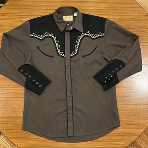 Scully men’s Western Shirt size med, brown-greenish w black embroidered designs